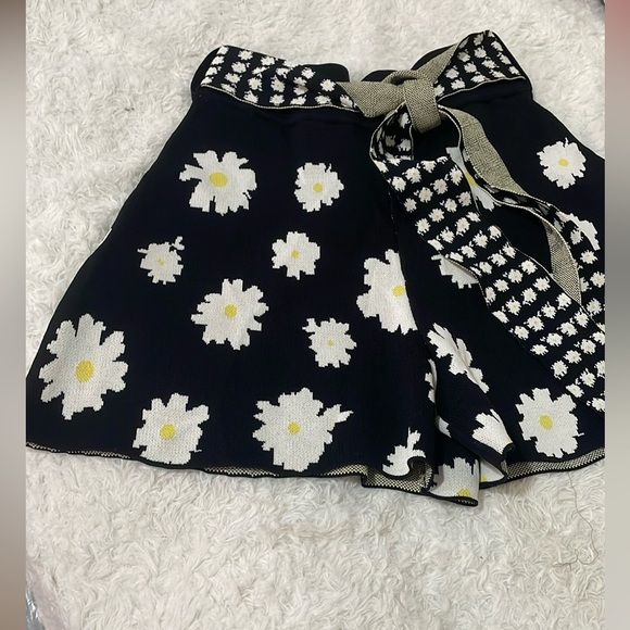 Sandro Paris-maje Floral Black and White Women's Shorts - Picture 9 of 16